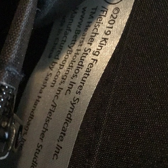 Betty Boop Purse 3 Ways to Wear: Crossbody Wristlet, Wallet NWT - Picture 6 of 7